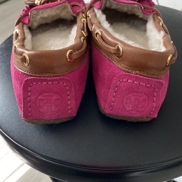 Tory Burch hot pink side and shearling lined slippers size 6 - Picture 6 of 6